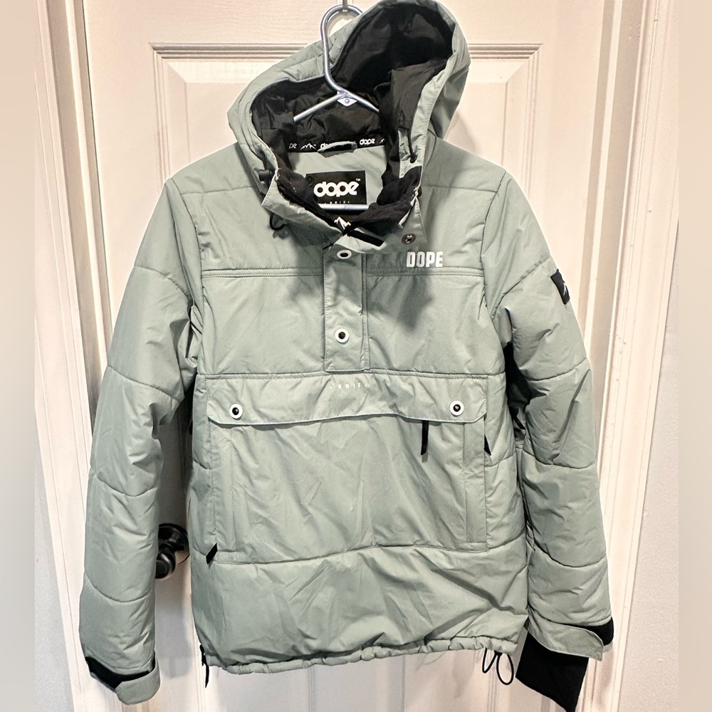 Woman’s Dope Snow ski/ snowboard jacket. Size small